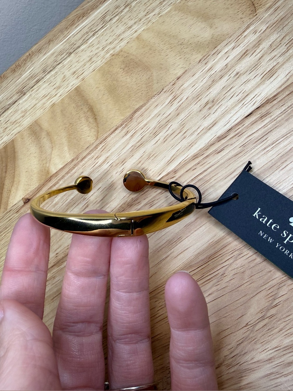 kate spade Spot The Spade Open Hinge Bangle Bracelet NWT $69 - Picture 6 of 6